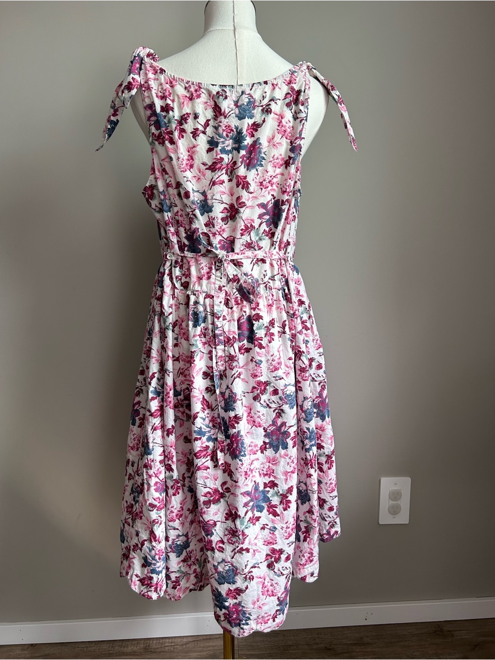 Cotton Floral Tie-Shoulder Sundress flower scalloped hem pockets small shop - Picture 3 of 9